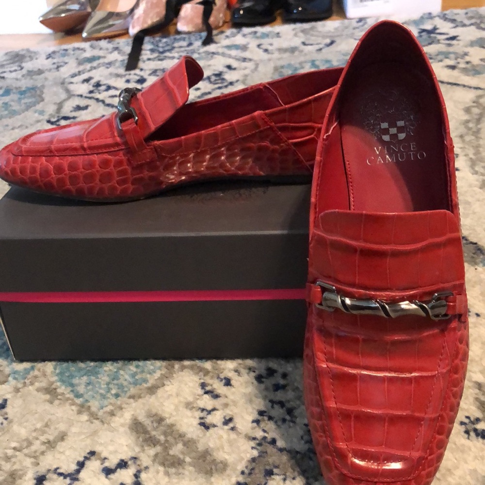 Vince Camuto Red Crocodile-Embossed Womems EUC - Picture 2 of 6